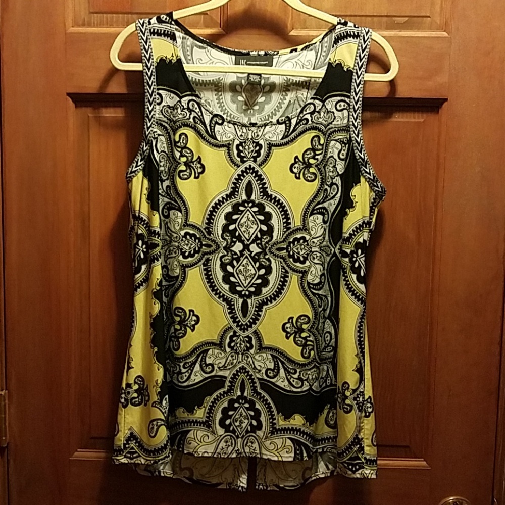 Sleeveless Blouse w open back detail